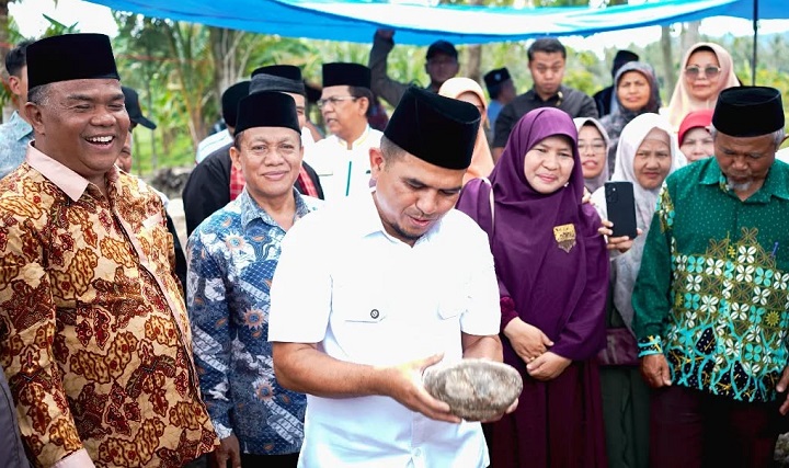 03008 mtsm sumani a Wabup Candra Letakan Batu Pertama Pembangunan Saung Tahfizh MTsM Sumani