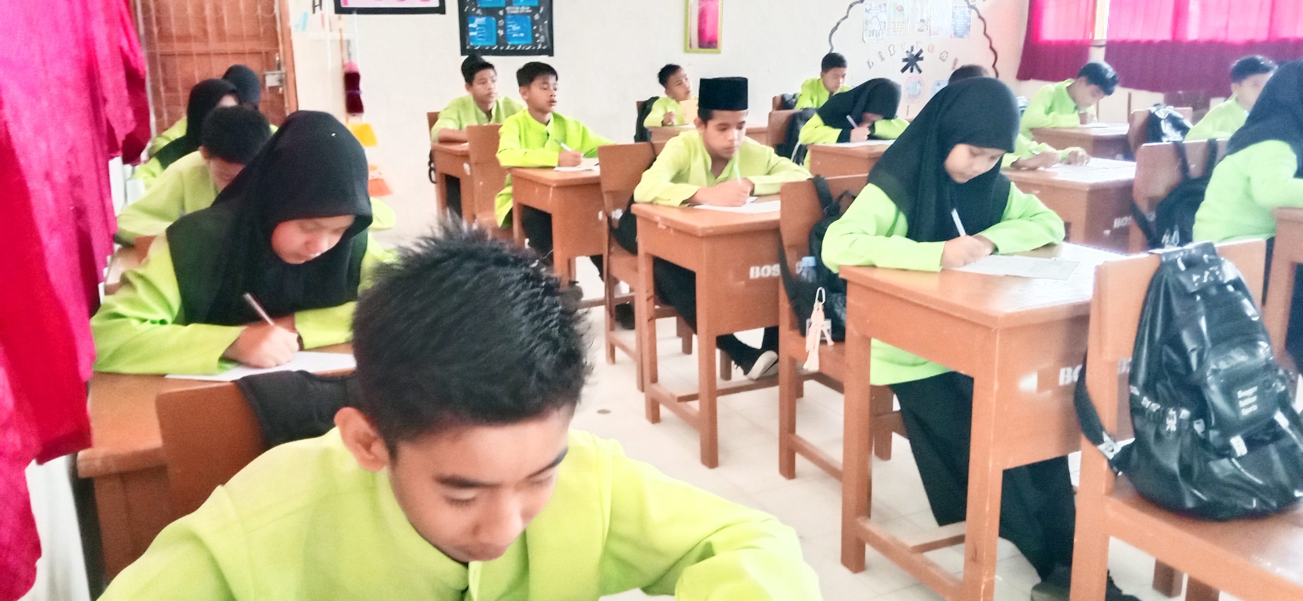 362 Siswa MTsN 4 Agam Ikuti Asesmen Sumatif Tengah Semester, Zulherman: Raih Pencapaian Maksimal