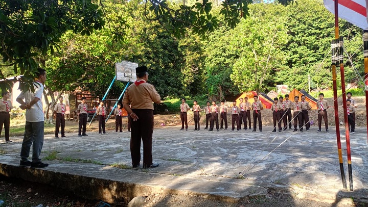 00304 smp pramuka b