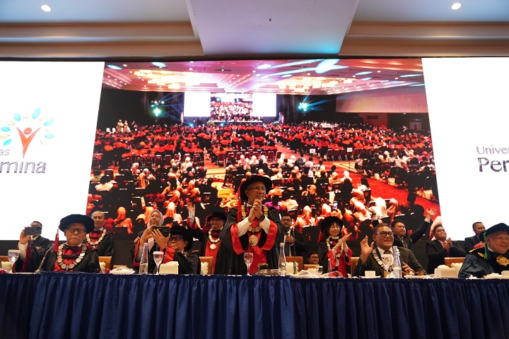 00402 uoer wisuda c