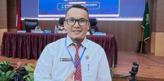 Bunga dan Guru Pada Hari Guru Nasional