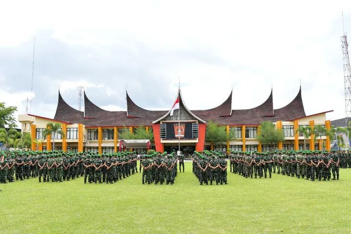 647 Personel Bataliyon Infantri Yonif TP 897/Singgalang Resmi Tiba di Kabupaten Agam
