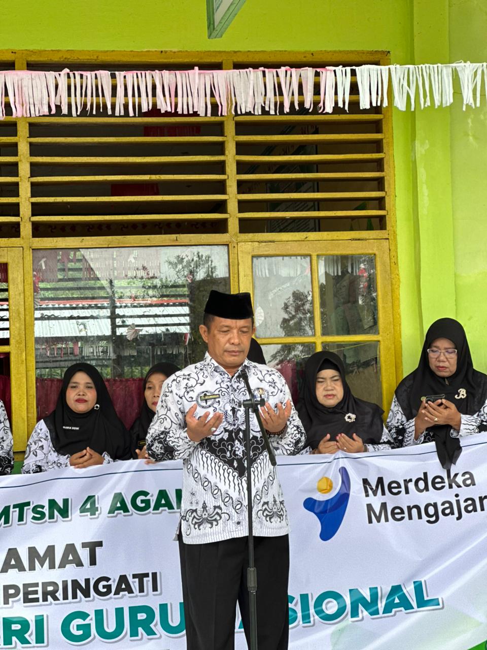 Kepala MTsN 4 Agam Bacakan Amanat Menteri Agama Pada Peringatan Hari Guru Nasional Tahun 2025 4 Kepala MTsN 4 Agam Bacakan Amanat Menteri Agama Pada Peringatan Hari Guru Nasional Tahun 2025