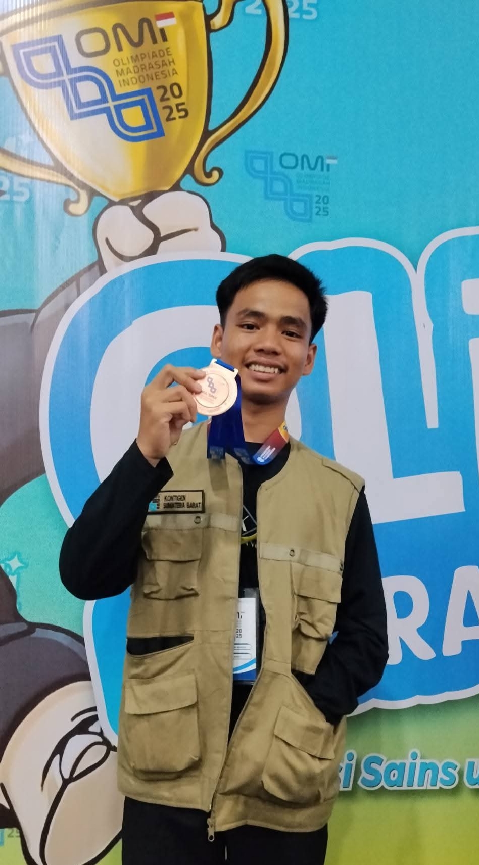 Sumbar Raih 13 Medali pada Ajang OMI 2025, Thomas Febria Apresiasi Fadli Yauma Akrama Siswa Mas Nurul Yaqin Siti Manggopoh Peraih Medali Perunggu 3 Sumbar Raih 13 Medali pada Ajang OMI 2025, Thomas Febria Apresiasi Fadli Yauma Akrama Siswa Mas Nurul Yaqin Siti Manggopoh Peraih Medali Perunggu