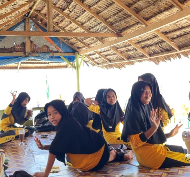 Siswa SDN 30 Sago 'Explore and Celebrate Trip' di Pantai Tiku: Belajar Seru Langsung di Alam Bebas