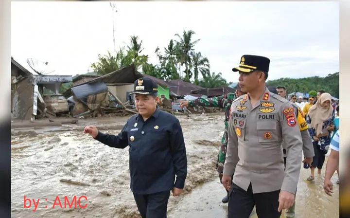Bupati Agam Dampingi Wagub, Pangdam, dan Kapolda Sumbar Salurkan Logistik ke Lokasi Bencana Galodo 3 Bupati Agam Dampingi Wagub, Pangdam, dan Kapolda Sumbar Salurkan Logistik ke Lokasi Bencana Galodo