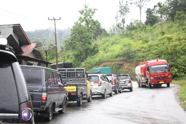 Lalu Lintas Sumbar - Riau Padat, Macet di Hingga 2 Jam 3 02907 macet c