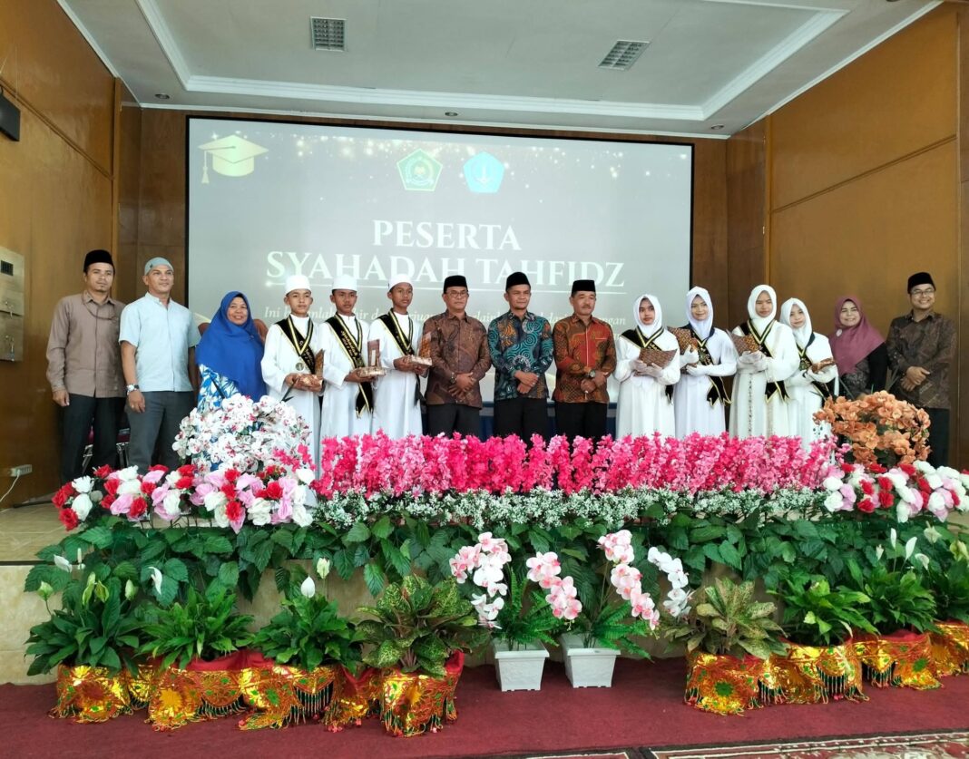 MTsN 2 Bukittinggi gelar Syahadah Tahfidz Angkatan IV di Aula MAN 2 Bukittinggi