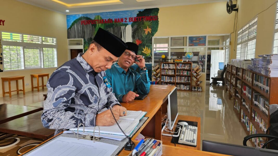 Hendri Pani Dias Apresiasi Literasi dan Pustaka MAN 2 Bukittinggi