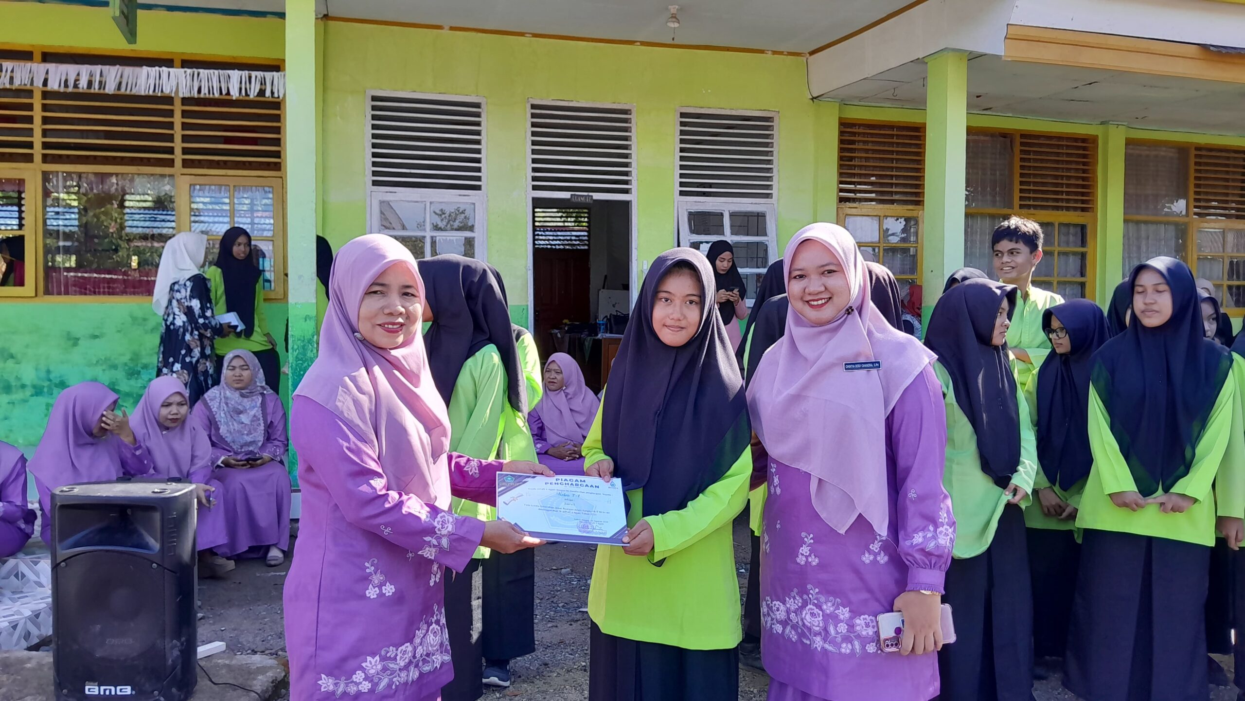 Alya Afifatunnisa Raih Juara Umum Asesmen Semester Ganjil MTsN 4 Agam