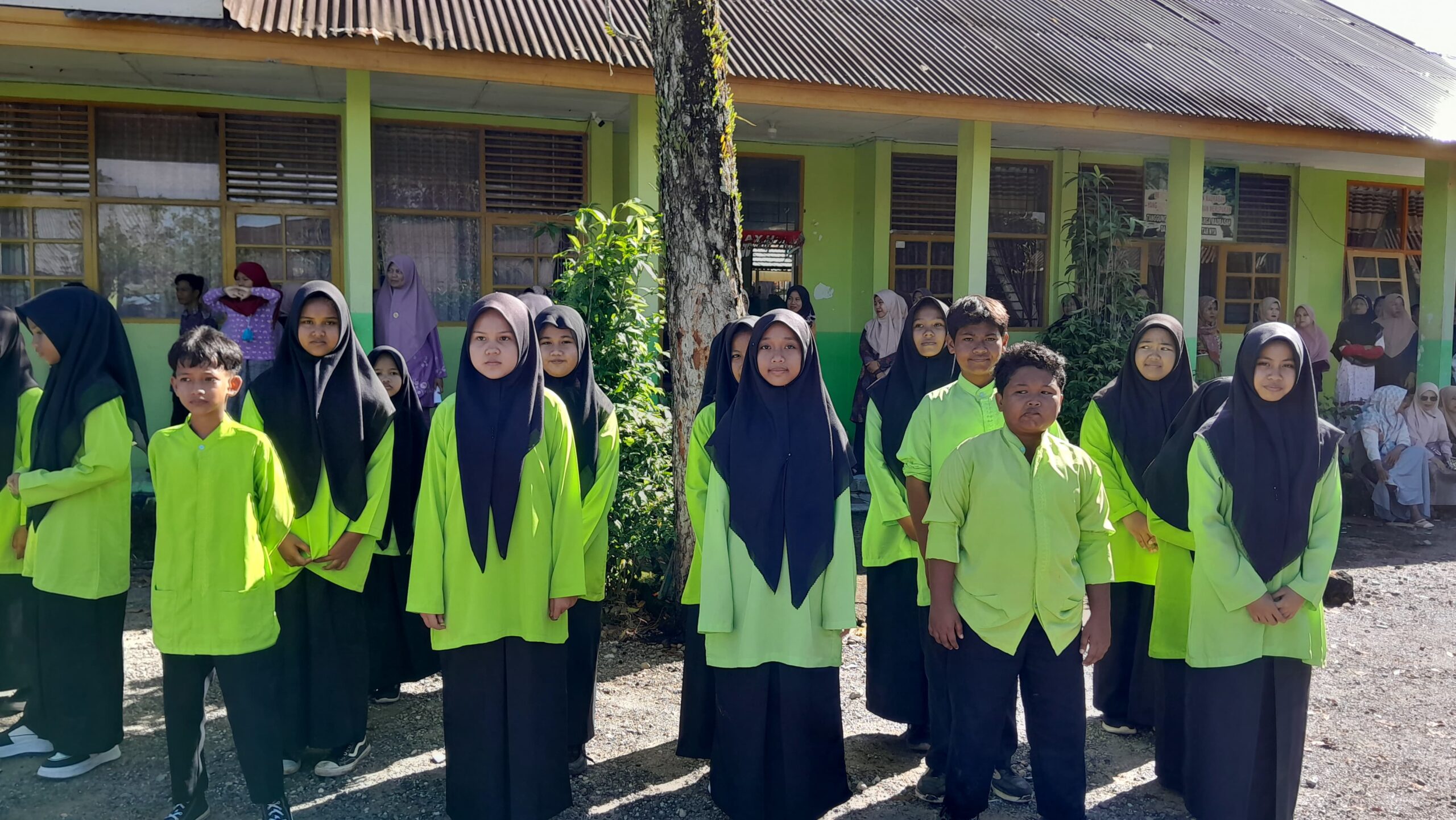 Alya Afifatunnisa Raih Juara Umum Asesmen Semester Ganjil MTsN 4 Agam
