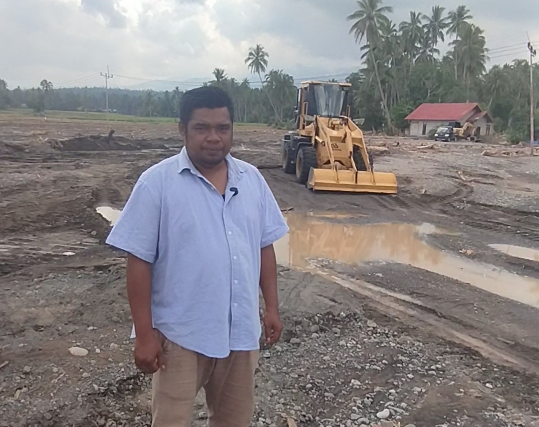 Ketua dan 2 Anggota DPRD Kab.Solok Bantu Percepat Normalisasi Sawah Selayo yang Terdampak Banjir 4 Screenshot 2025 12 04 09 50 34 686 com.miui .mediaviewer edit