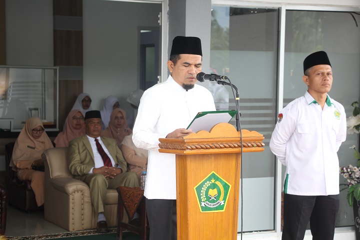 Solok Dikepung Bencana, Wabup Nyetir Sendiri ke Lokasi Upacara HAB 80 3 00403 wabup upacara c