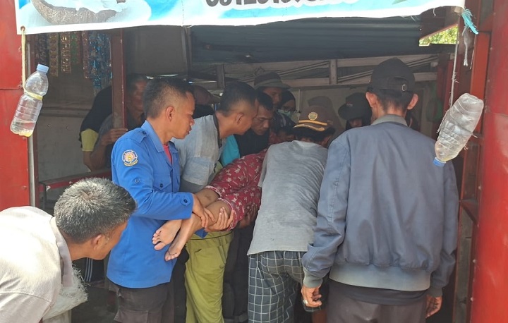 Terjepit Mesin Peras Kelapa, Gadis 15 Tahun di Koto Baru Ditolong Damkar