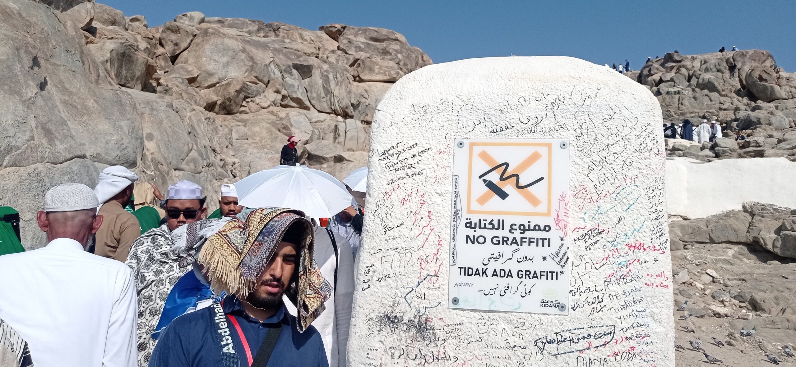 Di Arafah, Kita Belajar Lupa Nama — Tapi Mengapa di Negeri Ini Kita Sibuk Menuliskannya? 3 02702 arafah d scaled