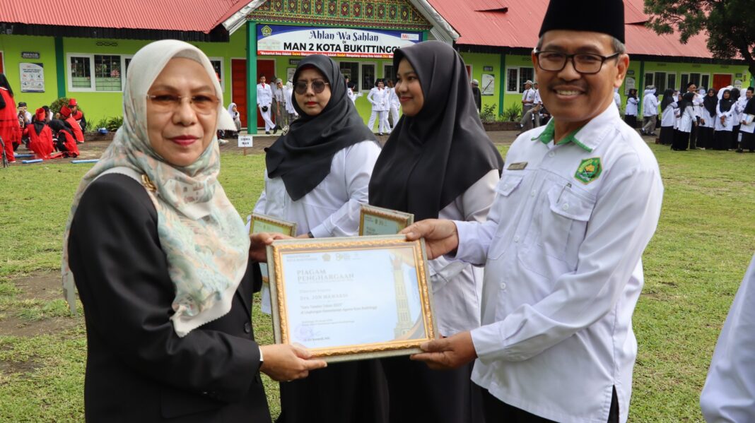 Dua ASN MAN 2 Kota Bukittinggi Raih Penghargaan di Momentum HAB 80 Kemenag