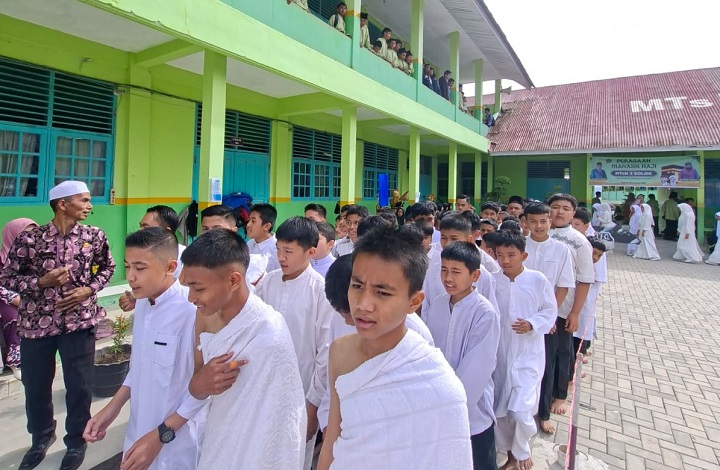 Semangatnya Siswa MTsN 3 Solok Manasik Haji Ditengah Dinginnya Udara Alahan Panjang 4 00104 manasik mtsn 3 c