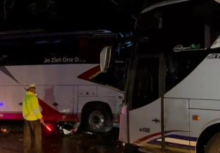 Bus Plat BA (Nopol Sumbar) Kecelakaan di Jembrana Bali, 2 Orang Dilarikan ke Rumah Sakit 2 01011 laka bus di bali a