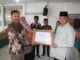 Serahkan SK Pensiun 2 ASN, Kakan Kemenag Kab. Solok Ucapkan Terima Kasih