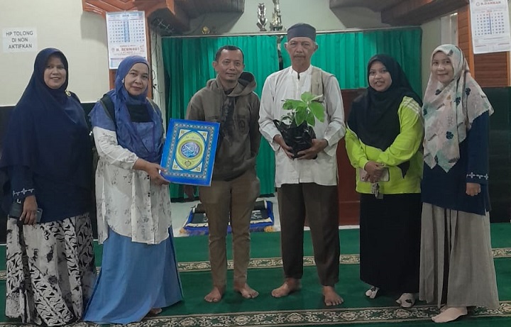 Thaharah di Tanjung Alai, MAN 2 Solok Tanam Pohon di Pekarangan Masjid 2 01402 tjaraj man 2 solok b
