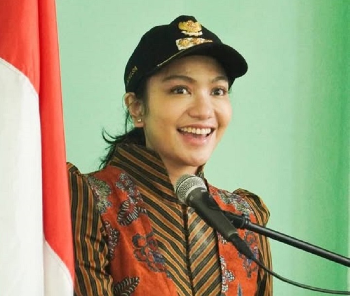 02407 bupati annisa