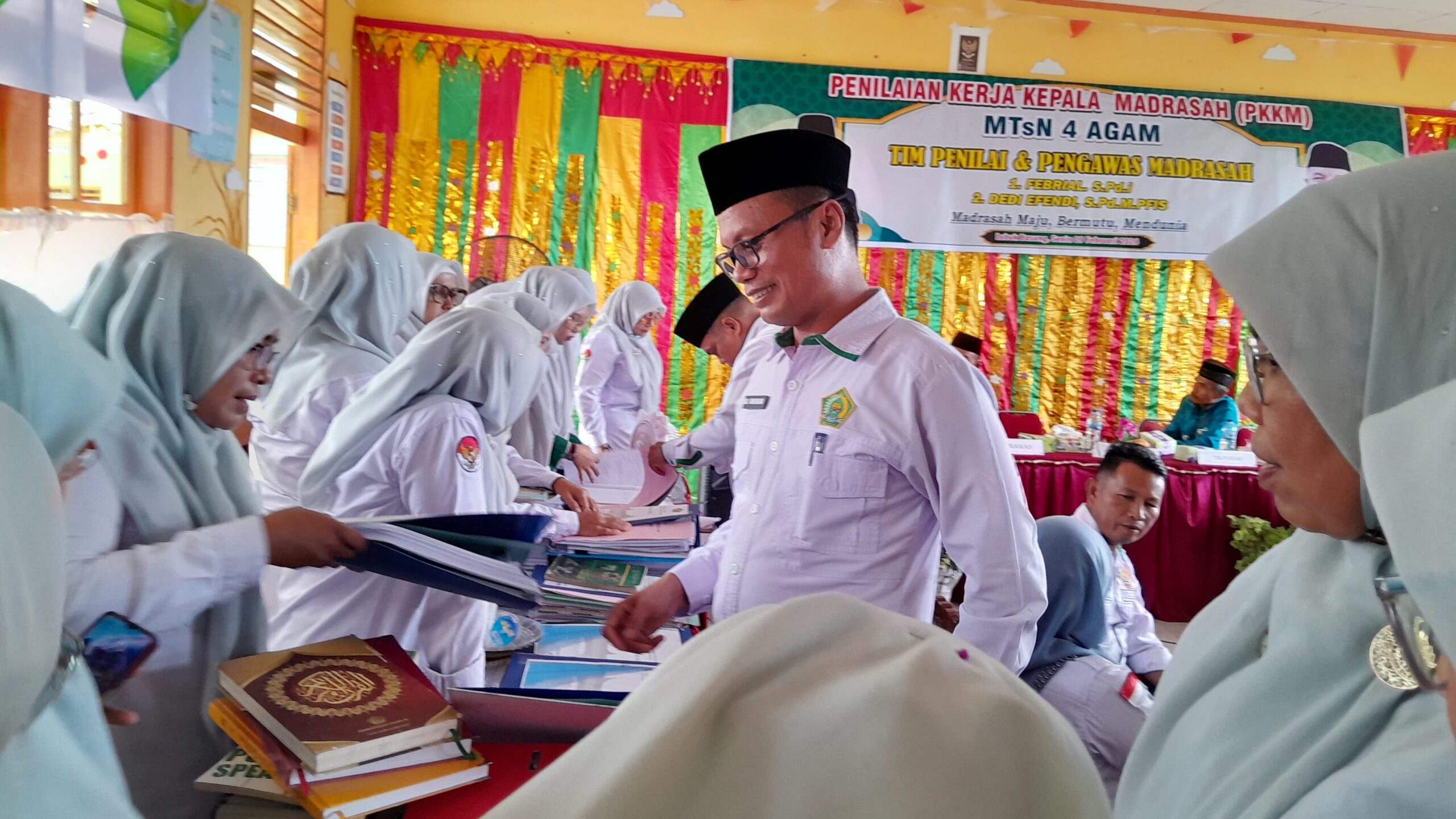 PKKM MTsN 4 Agam Berjalan Lancar, Tim Penilai Puji Inovasi Madrasah 5 PKKM MTsN 4 Agam Berjalan Lancar, Tim Penilai Puji Inovasi Madrasah