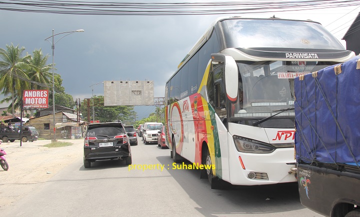Pada H+4 Idul Fitri 1447 H, Rabu (25/3) sebagian besar jalan terutama jalur dari dan menuju Bukittinggi mengalami macet. Hal ini berdampak pada jadwal keberangkatan bus Antar Kota Antar Propinsi (AKAP) menuju Jakarta - Bandung.