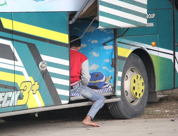 02601 terlatih menahan rindu B 1