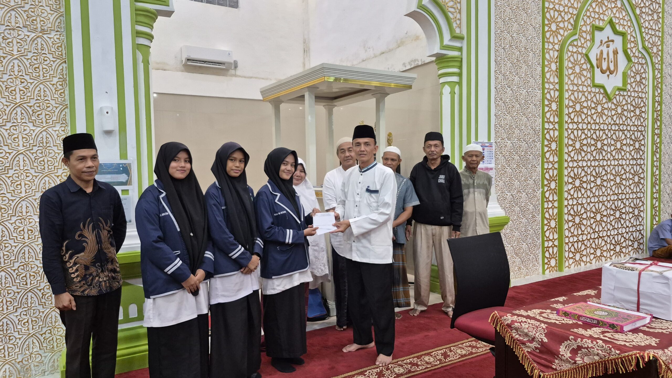 Tim Safari Ramadhan MTsN 4 Agam Kunjungi Masjid Baitul Amal Sitingkah Tangah