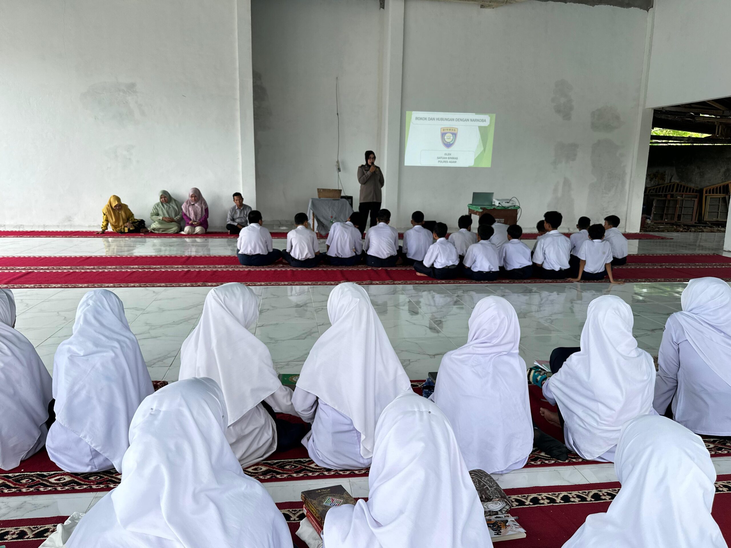 Pesantren Ramadhan MTsN 4 Agam Hadirkan Kasubag Bin Ops Polres Agam 2 Pesantren Ramadhan MTsN 4 Agam Hadirkan Kasubag Bin Ops Polres Agam