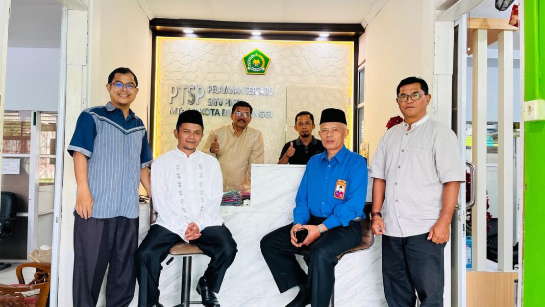 Sidak Pasca Lebaran, Kakan Kemenag Bukittinggi Pastikan Layanan Madrasah Tetap Prima