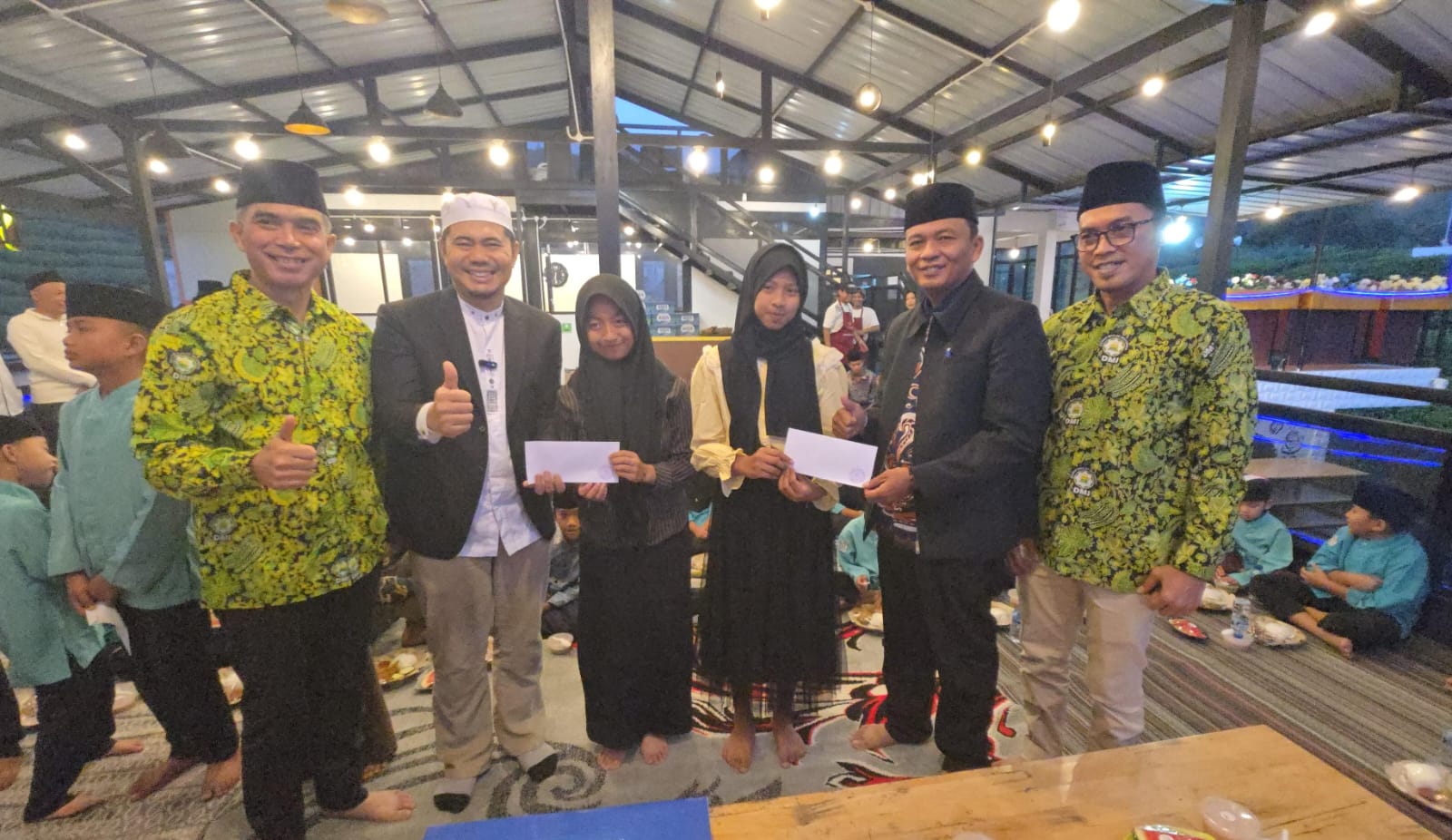 Sekda Solok Apresiasi Kolaborasi DMI dan AQUA Santuni 180 Santri dan Marbot 4 WhatsApp Image 2026 03 07 at 02.02.04