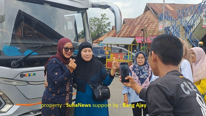 Tak Hanya Mengemudi Bus, Cancant Juga Kenalkan Budaya Minang 3 00401 cncant bang ajay a