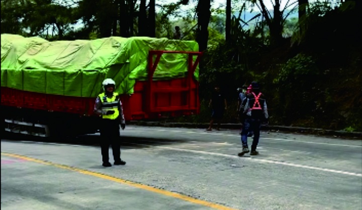 Gandengan Trailer Terlepas, Sitinjau Lauik Macet Lagi 2 00909 sitinjau ab
