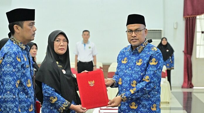 8 Pejabat Administrator di Lingkungan Pemprov Sumbar Dilantik Sekda Arry Yuswandi