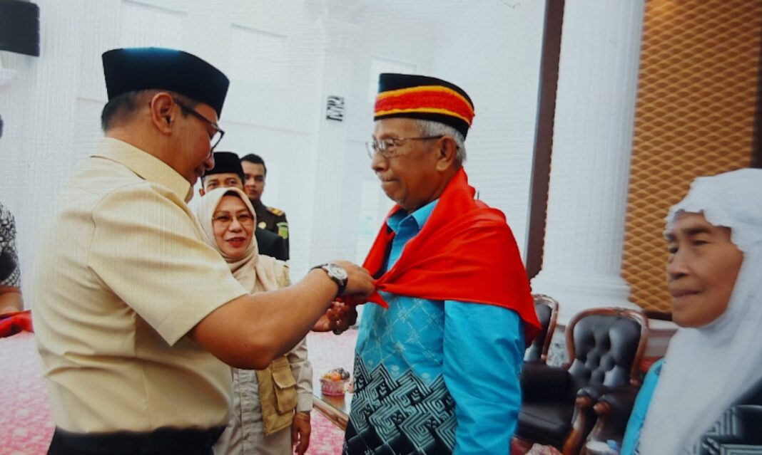 Bukittinggi Berangkatkan 255 Calon Haji 2026, Wako: “Pastikan Wukuf di Arafah, Itu Intinya!”