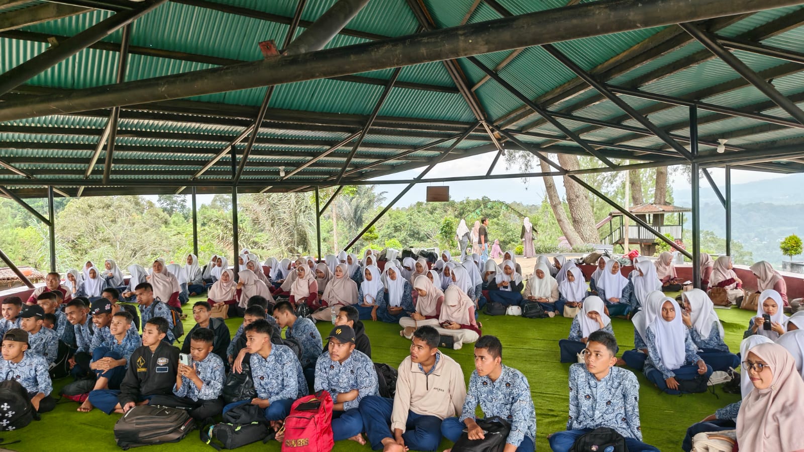Panorama Baru jadi Saksi, Siswa Kelas IX MTsN 6 Solok Akhiri Masa Belajar 2 00107 mtsn 6 b