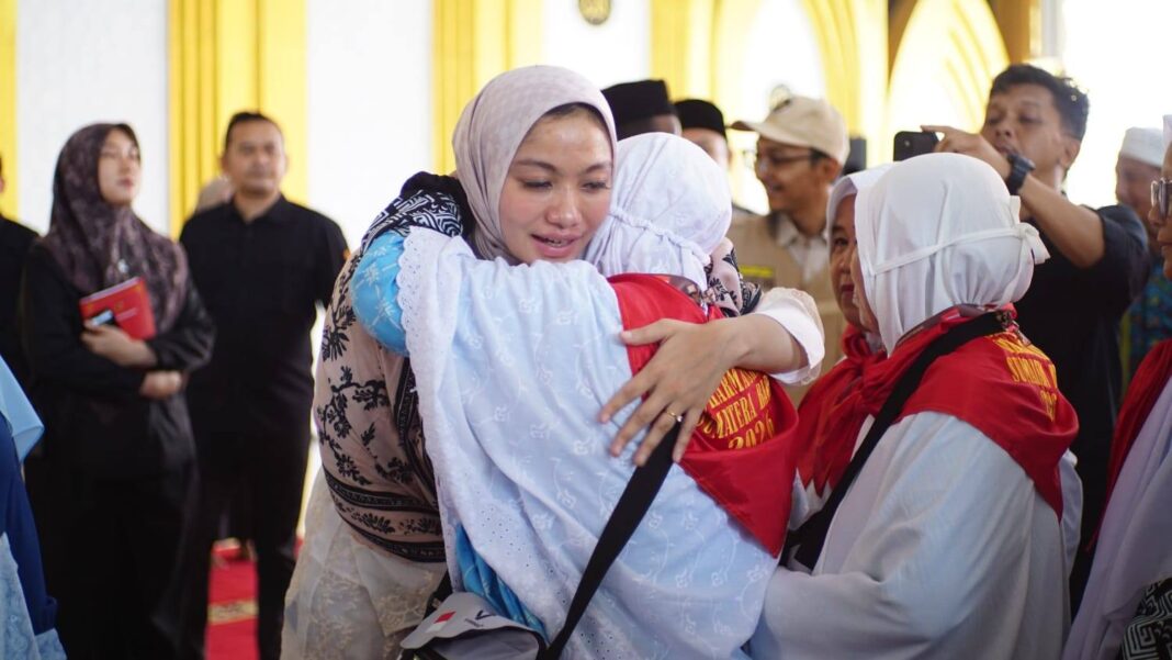 Bupati Annisa Ajak 83 Jemaah Haji Doakan Keberkahan dan Kebaikan Dharmasraya