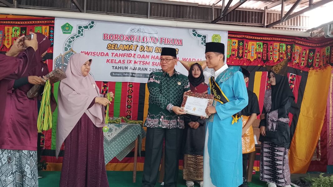Hadiri Wisuda Tahfizh MTsM Sumani, DEWA Apresiasi Madrasah Swasta