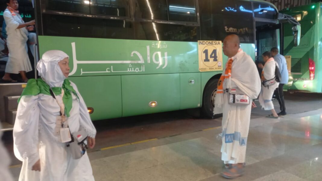 Naik Bus Shalawat No. 14, Jemaah Haji Solok Selesaikan Umrah Wajib