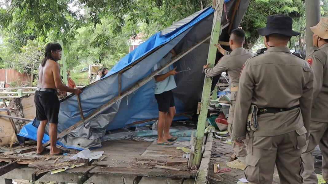 POl PP Kembali Tertibkan Lapak PKL Yang membandel