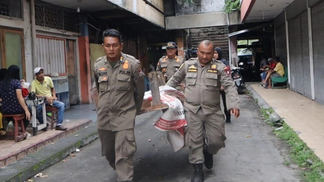 Diduga Tempat Mesum, Pol PP Kembali Tertibkan Kawasan Atom Center