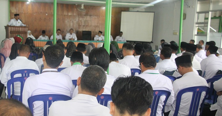 Rapat Dinas Kemenag Kab. Solok, Perkenalkan 2 Pejabat Fungsional Baru 2 01812 rapek dinas kemenag b