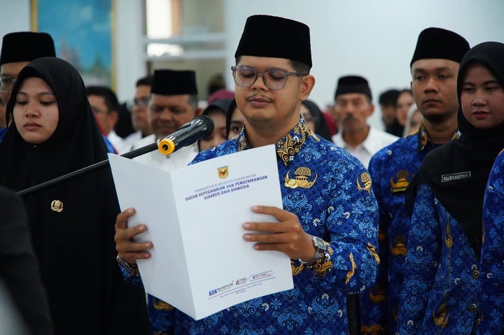 Bupati Eka Putra Lantik dan Serahkan SK 46 PNS Formasi Tahun 2024 2 02103 cpns tn datar a