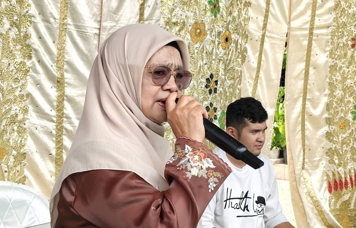 Haru dan air mata tak bisa dibendung, ketia nama Elvio Yoseva, S.Pd.I disebut dalam acara Pelepasan Siswa Kelas VI dan Wisudah Tahfizh MIN 1 Solok tahun 2026. Guru Multi Talenta ini akan memasuki masa purnabhakti terhitung 1 Juni 2026 ini.