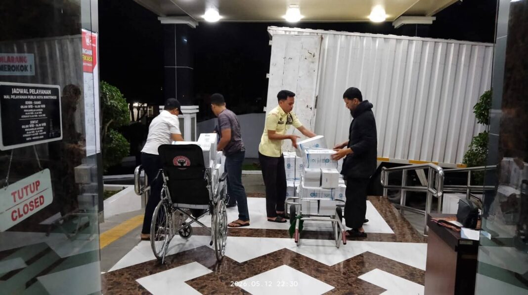 Air Zam-zam Jemaah Haji Tiba di Kantor Kemenhaj Kota Bukittinggi