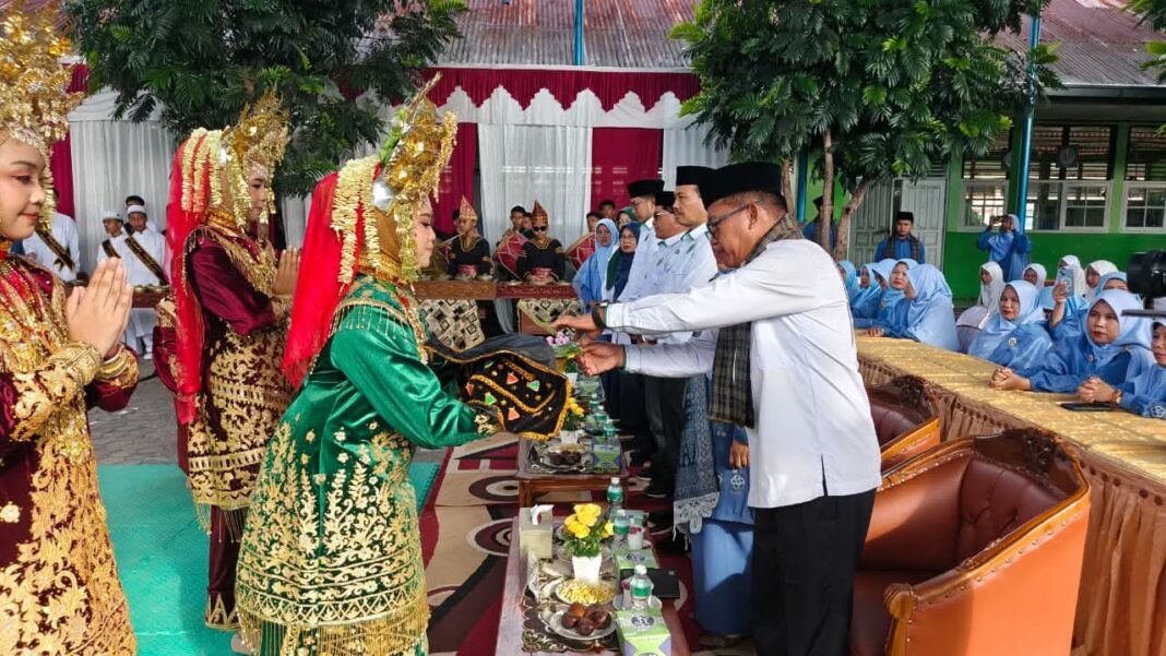 MTsN 1 Bukittinggi gelar Shahadah Tahfiz dan Haflah Ikhtitam Siswa Kelas IX