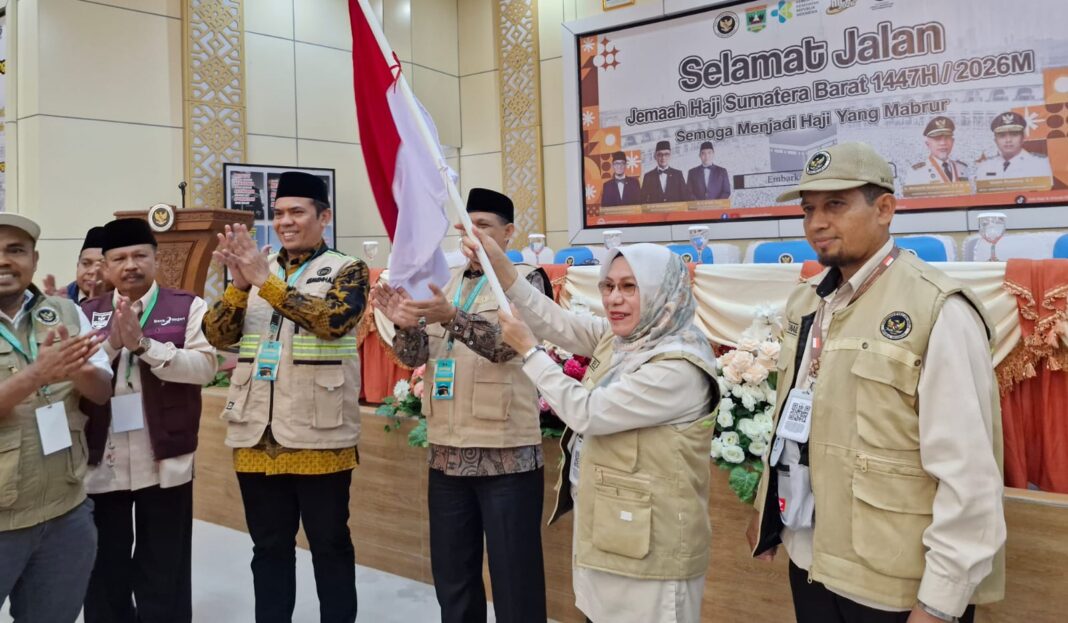 Jemaah Haji Kloter 7 Resmi Diserahkan, Jemaah Haji Bukittinggi Siap Menuju Tanah Suci