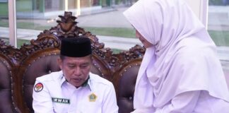Kakankemenag Bukittinggi Cicipi “Anyang Padu” Karya Siswa MAN 1 Bukittinggi