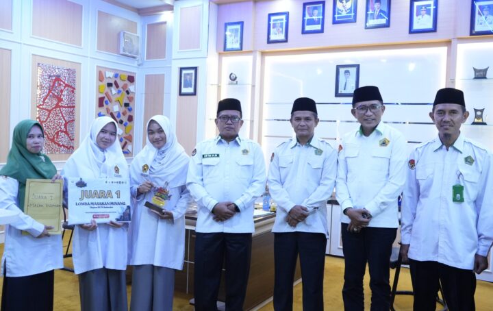 Kakankemenag Bukittinggi Cicipi “Anyang Padu” Karya Siswa MAN 1 3 MAN9953 scaled e1779140656407